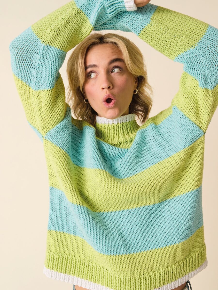 ROM COM ROLL NECK KNITTING PATTERN IN SIRDAR STORIES CHUNKY 10874