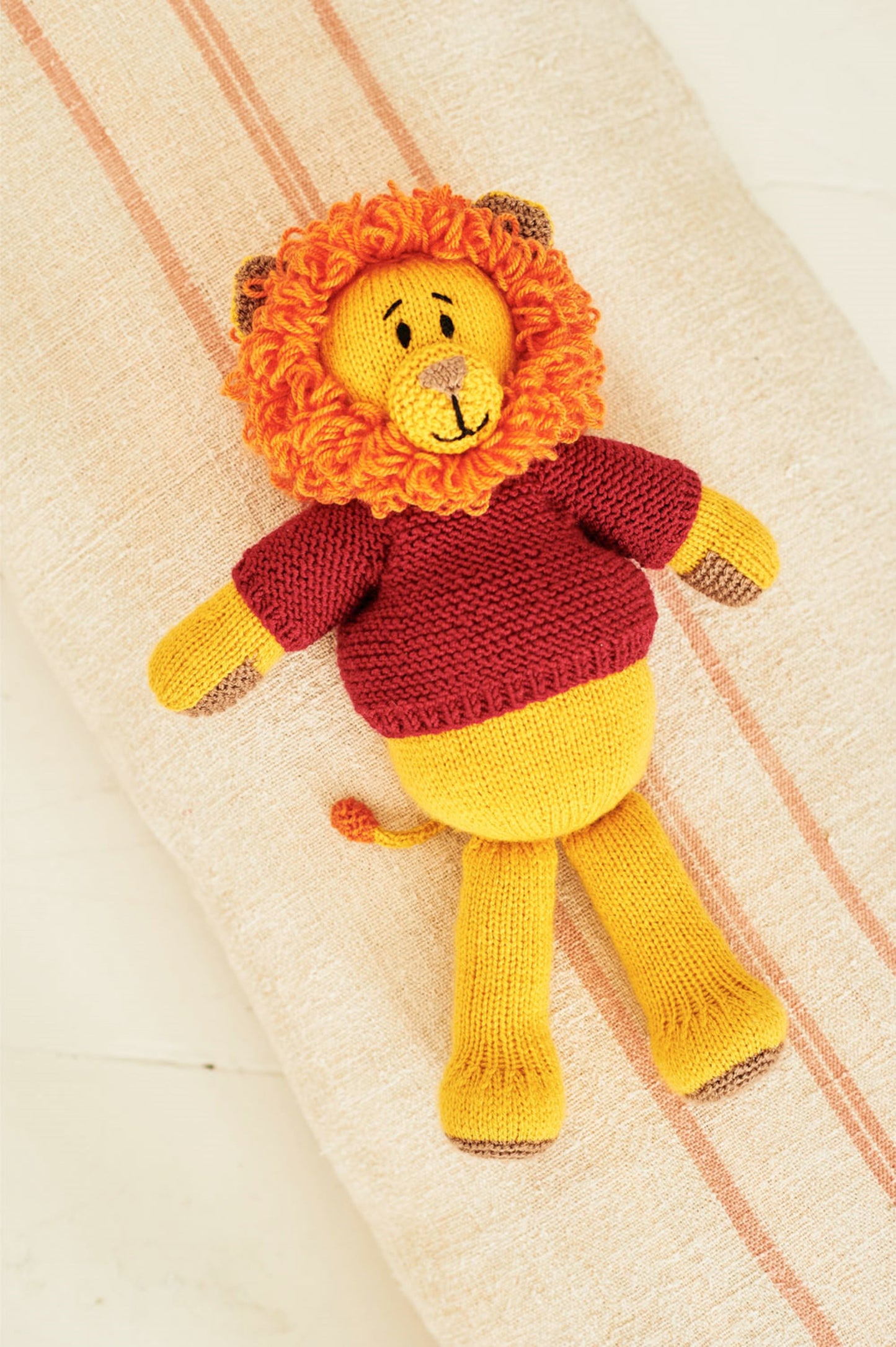 Pattern 9868 - Bellissima, Special DK Rory the Lion Toy, Hat & Mittens