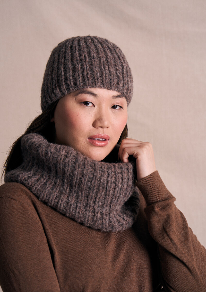 Harri and Romney Hat and Snood knitting pack