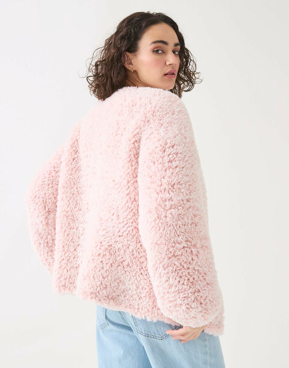 CUTE JACKET KNITTING PATTERN IN SIRDAR ALPINE FUR EFFECT 10812