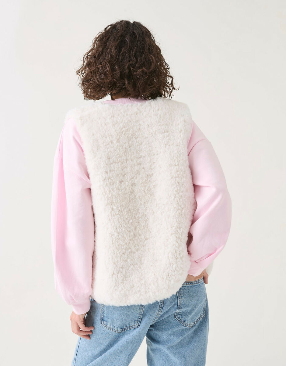COSY GILET KNITTING PATTERN IN SIRDAR ALPINE FUR EFFECT 10813