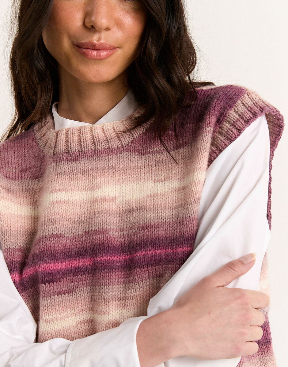 CREW NECK VEST KNITTING PATTERN IN HAYFIELD SPIRIT DK 10792