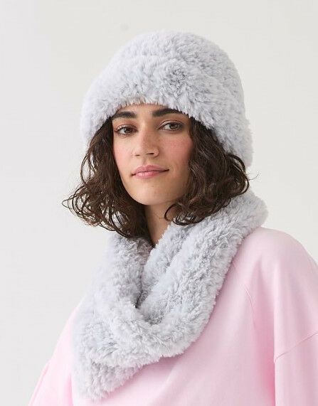 FLUFFY SNOOD & HAT KNITTING PATTERN IN SIRDAR ALPINE FUR EFFECT 10815