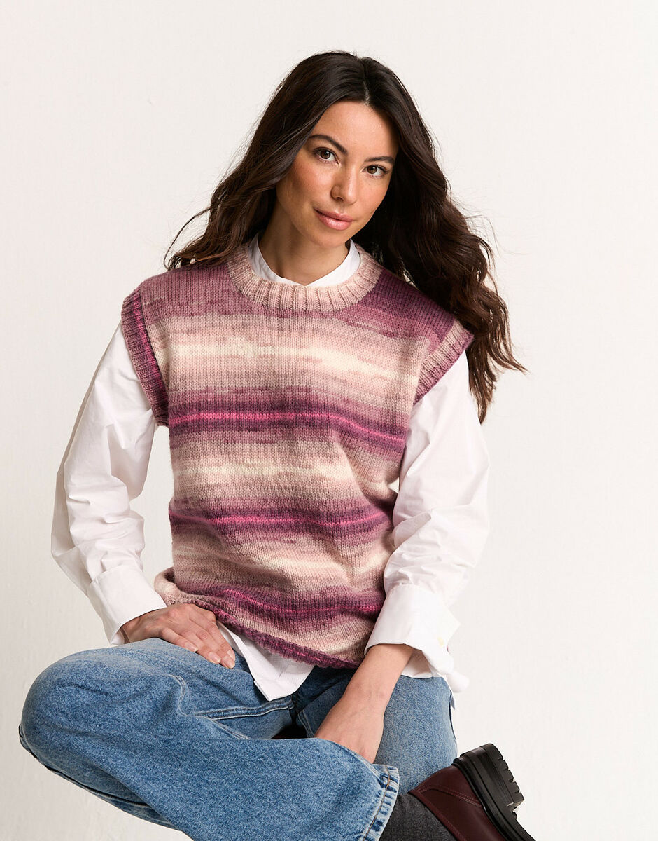 CREW NECK VEST KNITTING PATTERN IN HAYFIELD SPIRIT DK 10792
