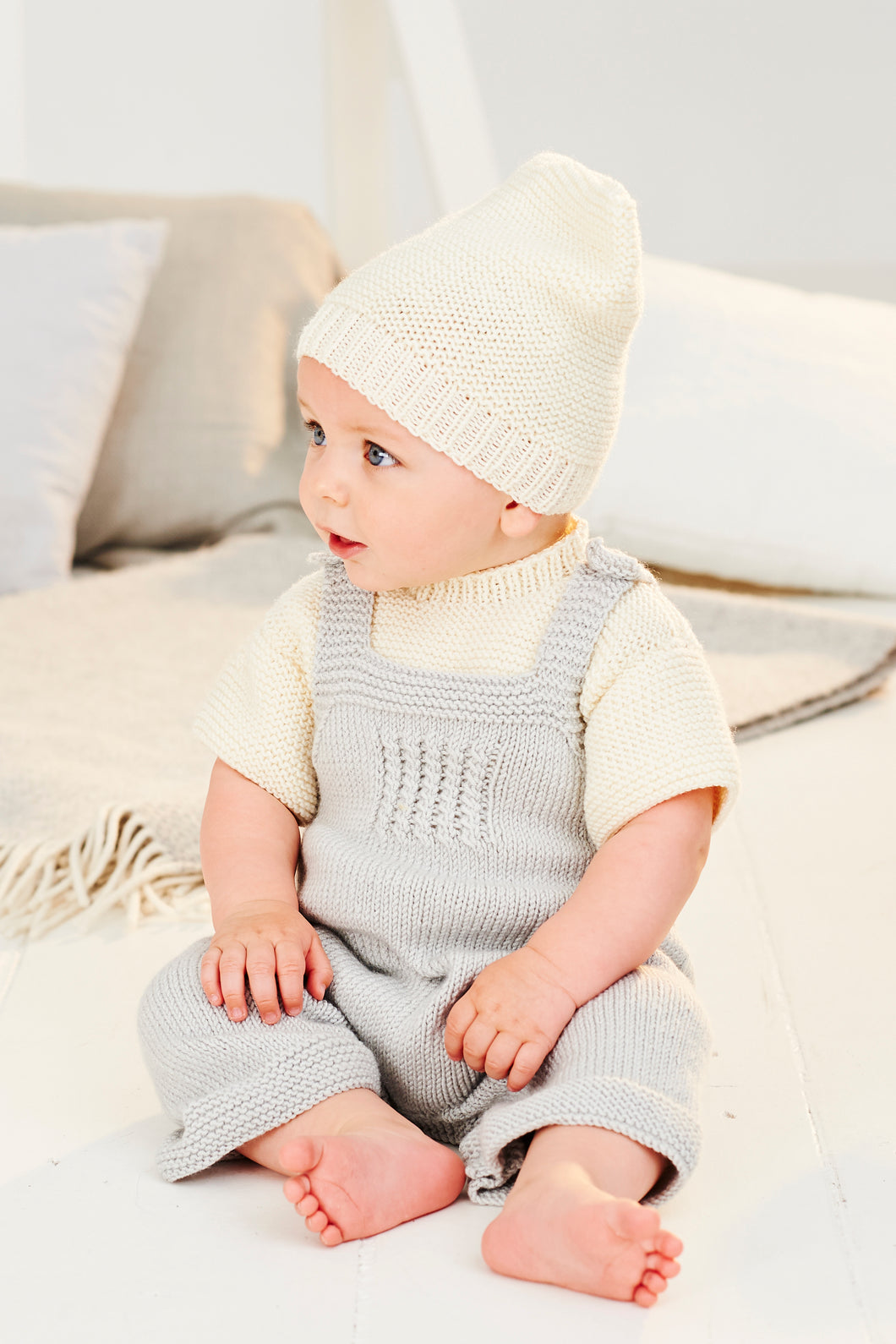 Pattern 9498 - Bambino DK Dungarees, Top and Hat