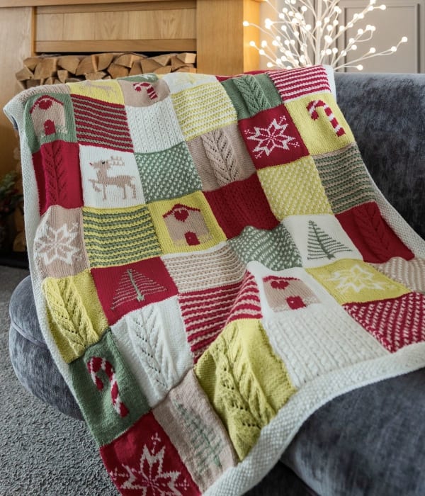 Classic Christmas Blanket In Emu Classic DK (1037)